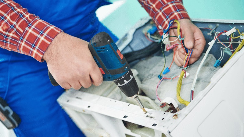 Küçükçekmece Uğur Uğur çamaşır makinesi kart tamiri – Su almama arızası orijinal parça ile giderildi. - Teknik servis örneği